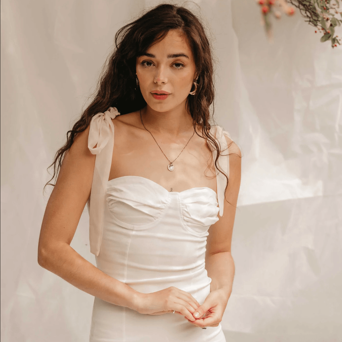 Vestido romántico con corsé y lazo