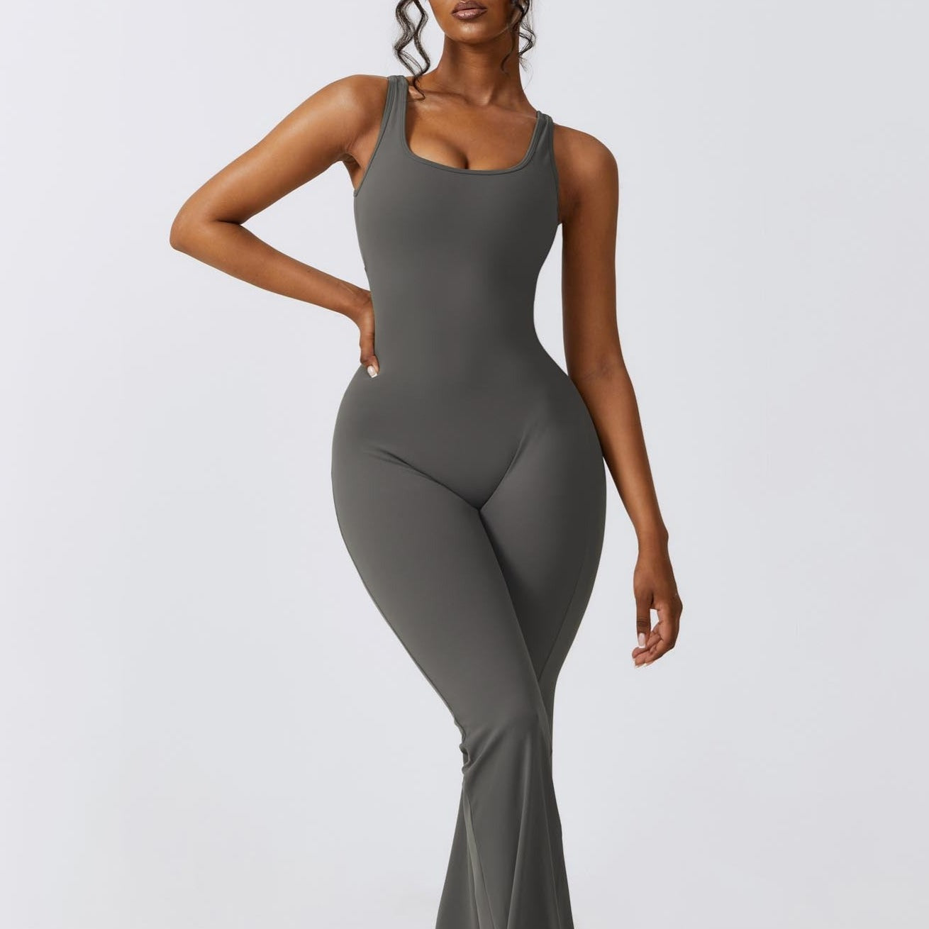 Amplify Sensuality – Ausgestellter, geraffter Jumpsuit