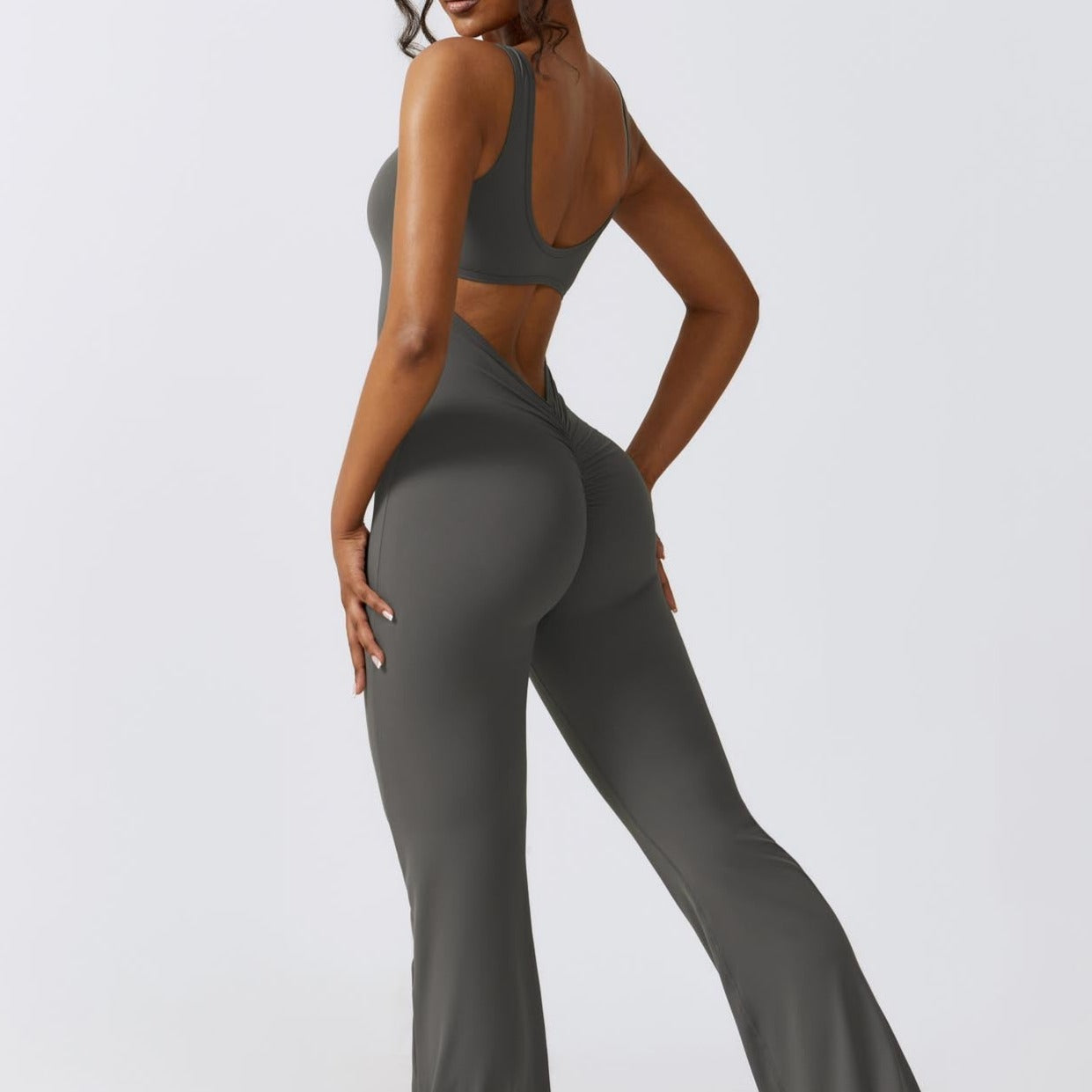 Amplify Sensuality – Ausgestellter, geraffter Jumpsuit