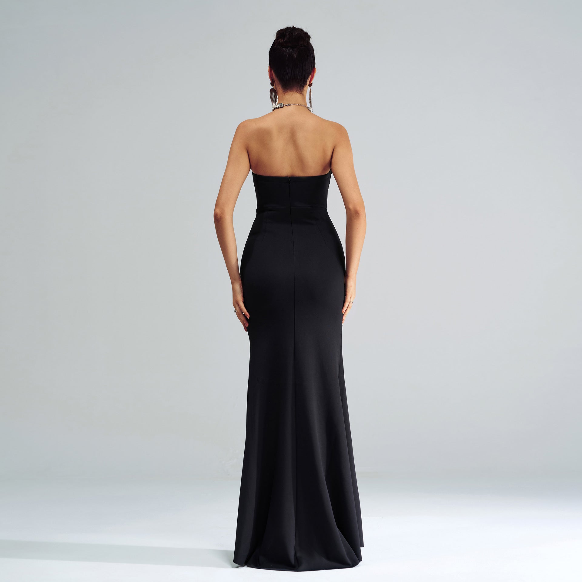 One-Shoulder Bust-Wrapped Hip-Covering Slit Dress