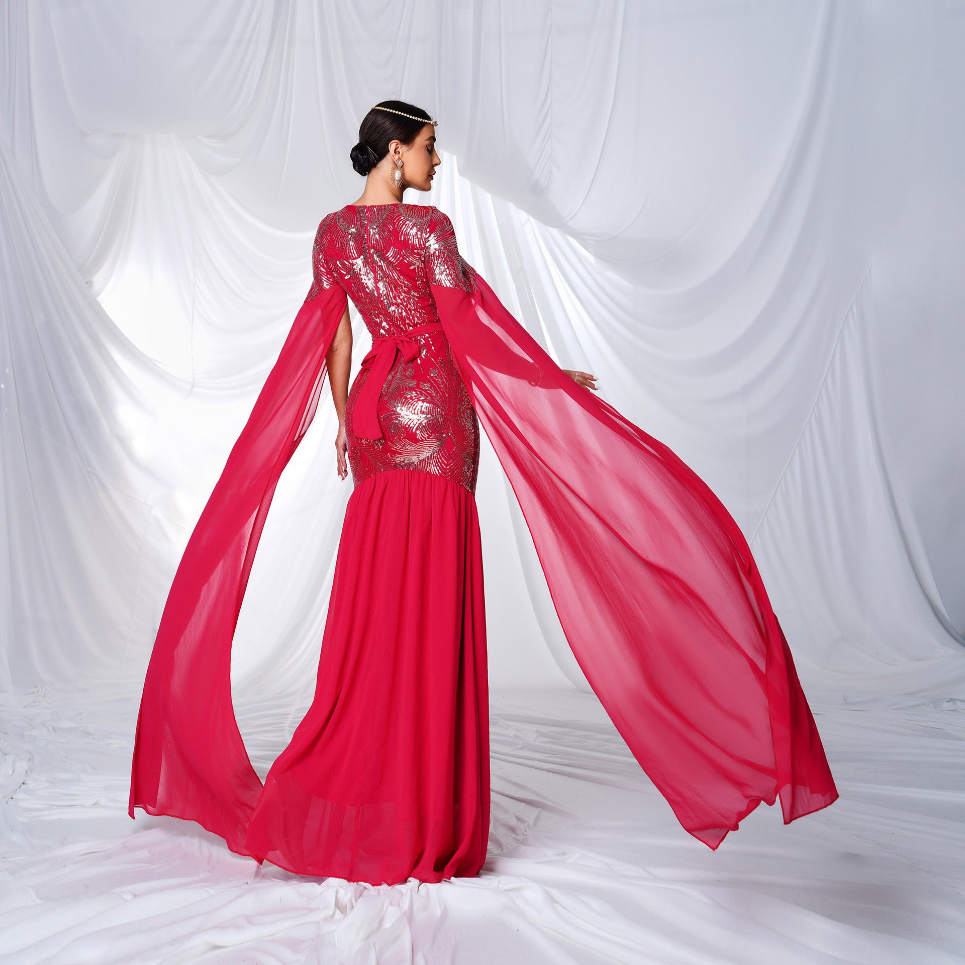 Round neck sequined hip-hugging mermaid evening dress