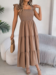 Schulterfreies Maxikleid mit Rüschen, Blumenstickerei und Stufendesign - Khaki