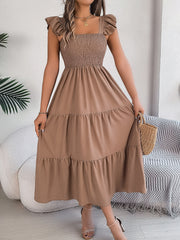 Schulterfreies Maxikleid mit Rüschen, Blumenstickerei und Stufendesign - Khaki