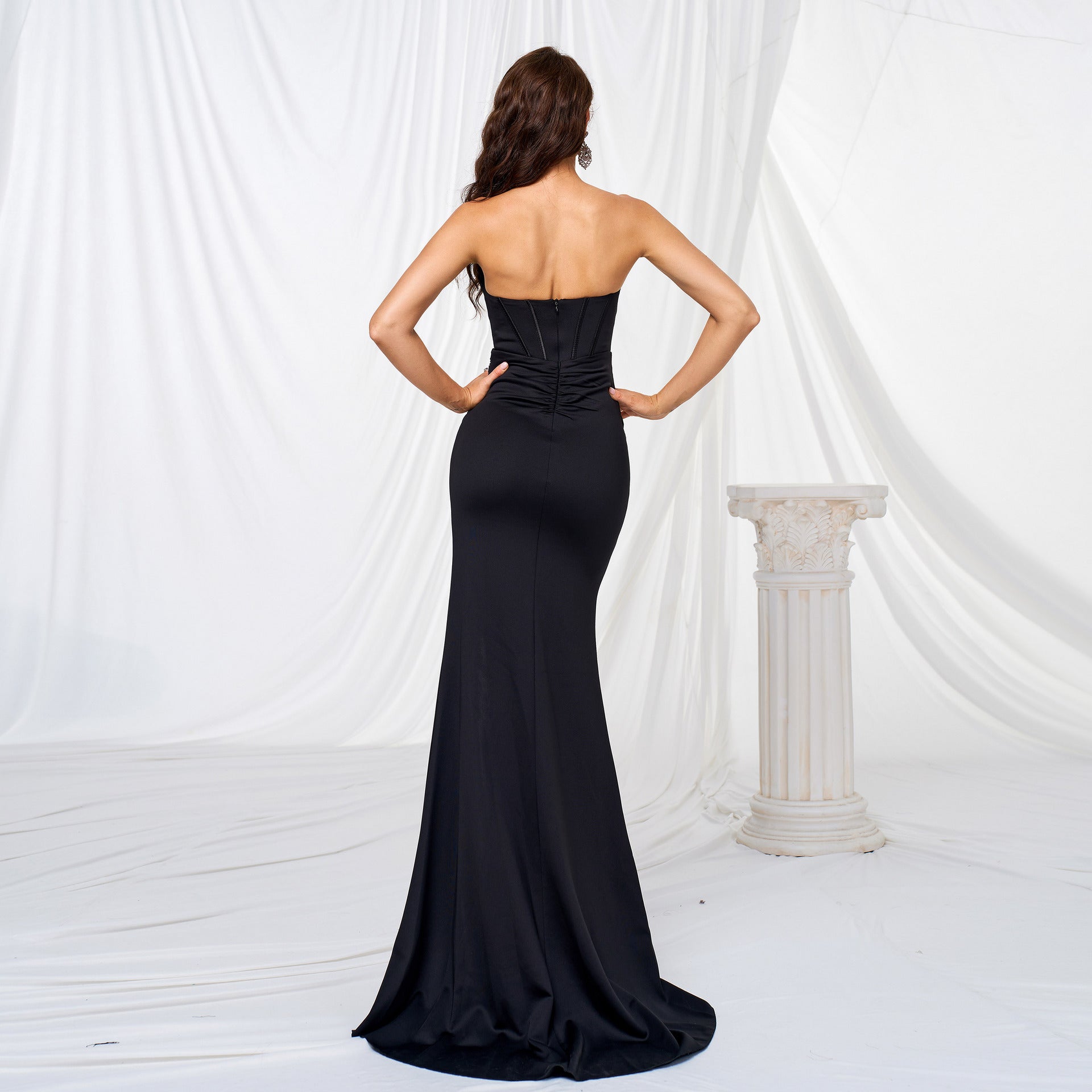 Evening Dress With Shoulder Strap And Long Neckline