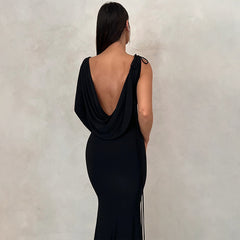 Vestido largo Meliora con un hombro descubierto y espalda descubierta en negro 