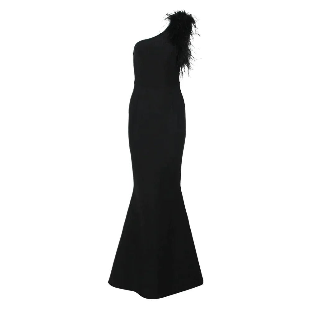 Dainty In The Dark – Elegantes Maxikleid mit One-Shoulder-Träger und Federn