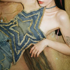 Top halter con estrella de mezclilla cruda de Tangible Existence