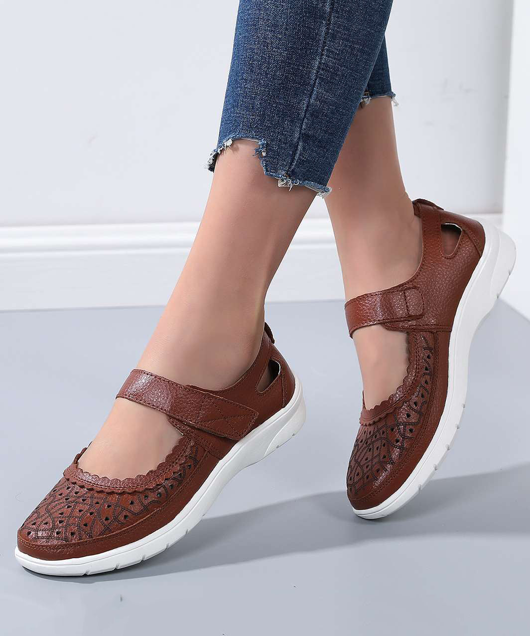 Comfortable Cowhide Leather Sandals Hollow Out