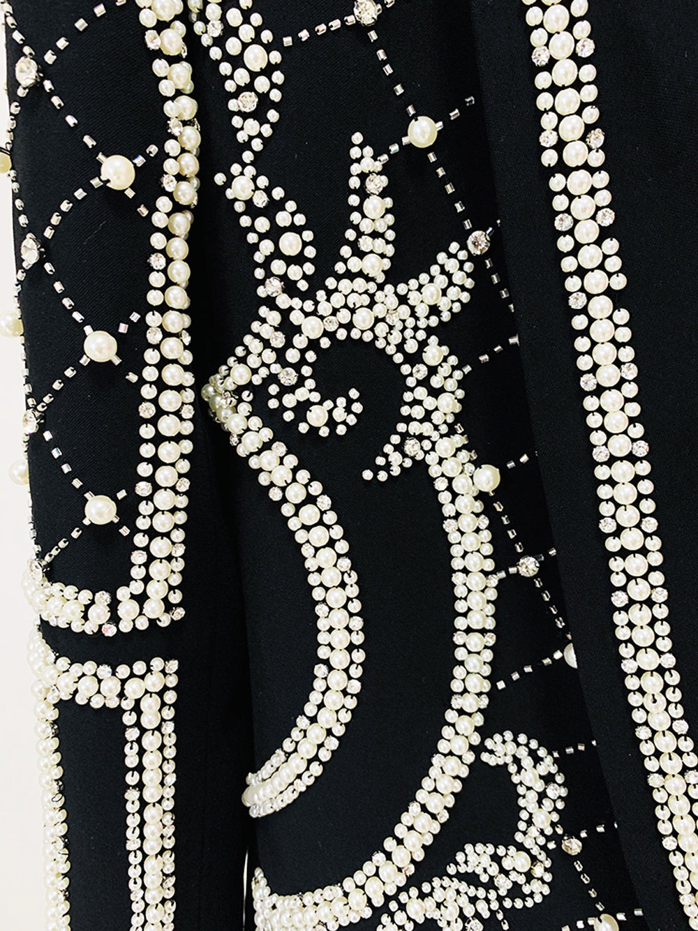 NAUTA Pearls – Blazerkleid mit Perlenbesatz in Schwarz