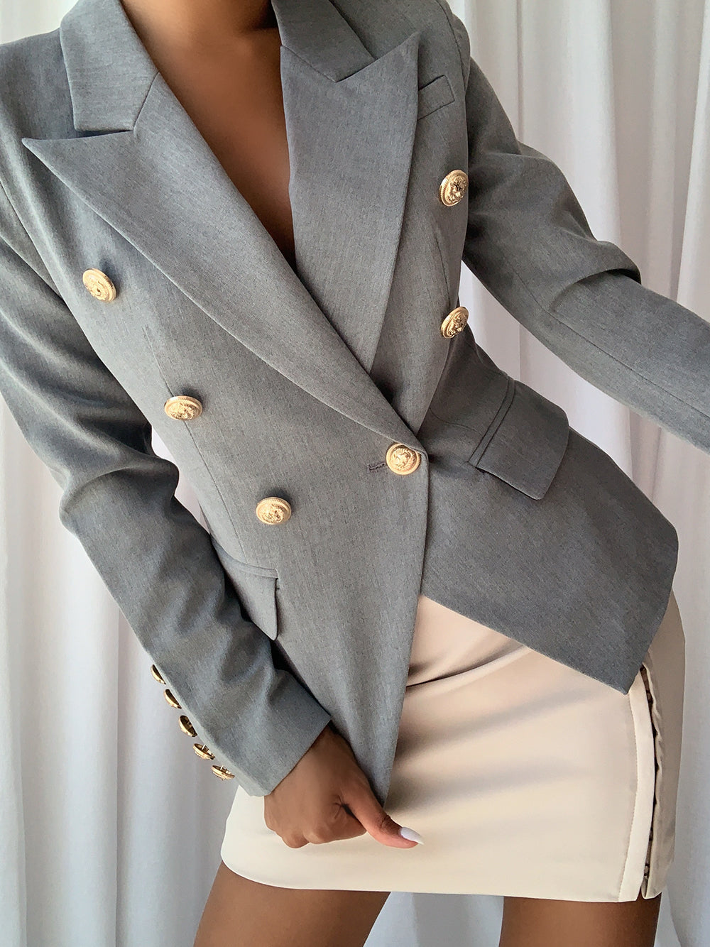 Blazer cruzado en gris pálido