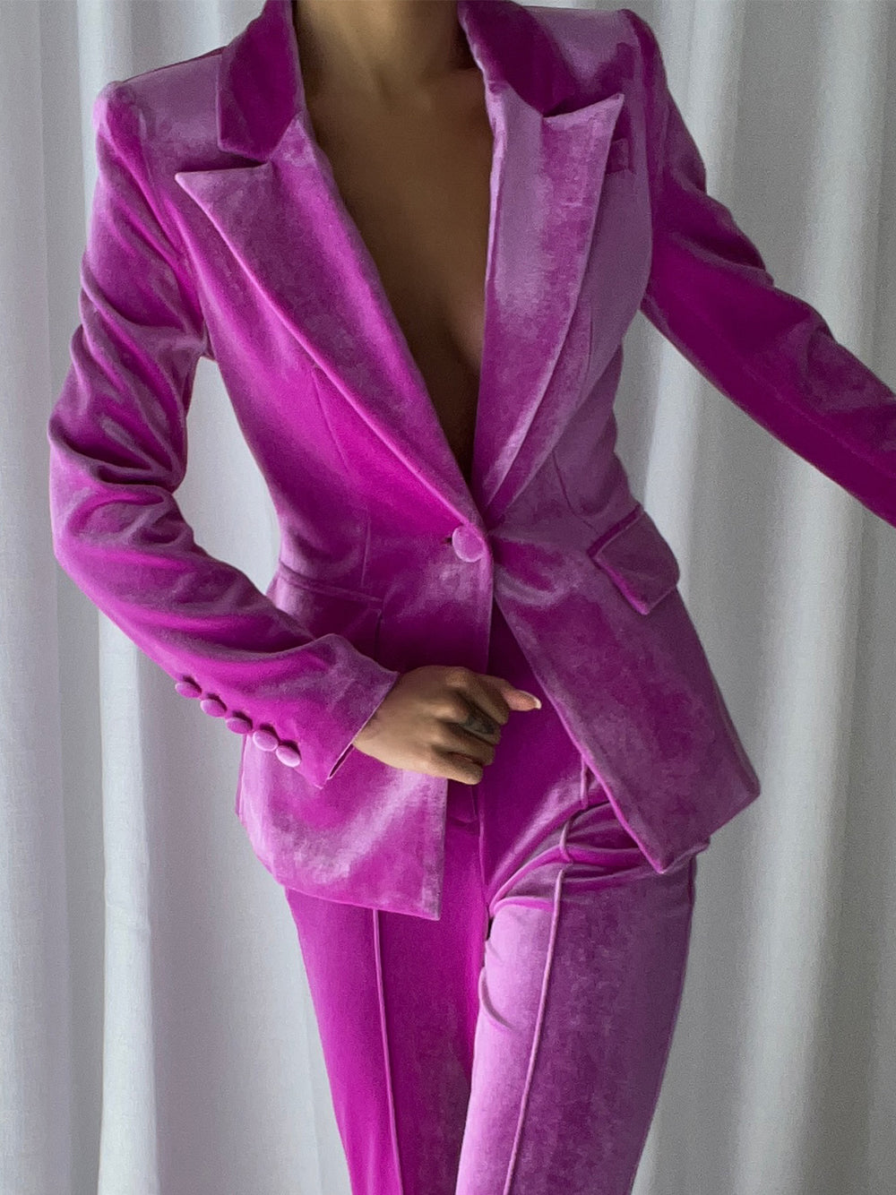 Conjunto de blazer de terciopelo y pantalón acampanado HINIYA en fucsia