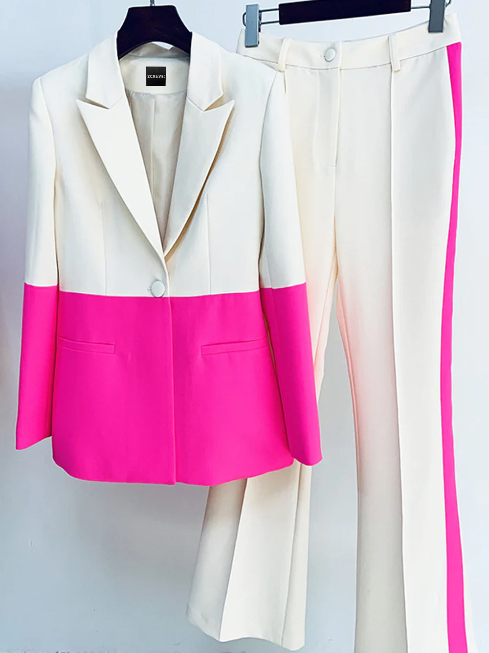 Conjunto de blazer y pantalón PETELE en fucsia 