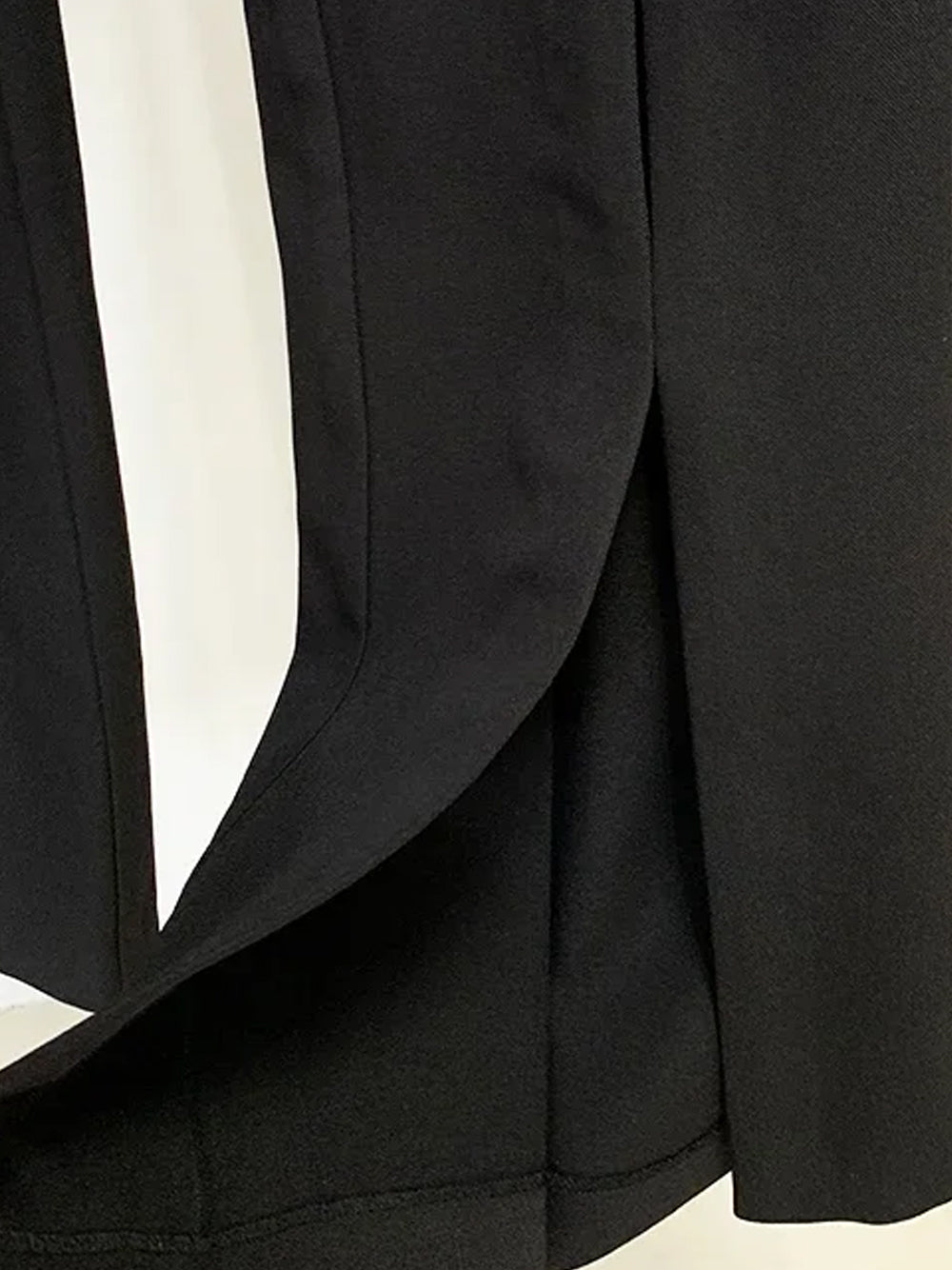 COUPERA – Blazer- und Hosenset mit Cut-outs in Schwarz