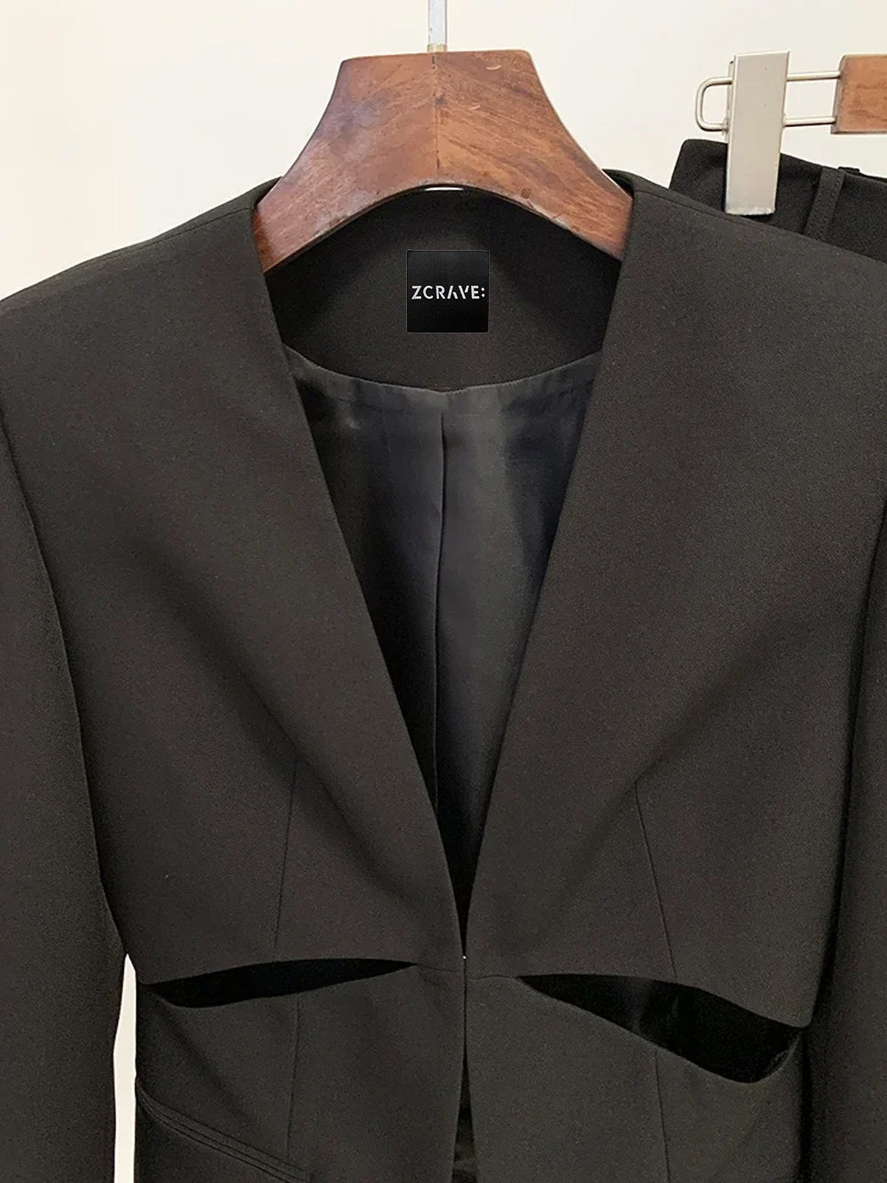 COUPERA – Blazer- und Hosenset mit Cut-outs in Schwarz