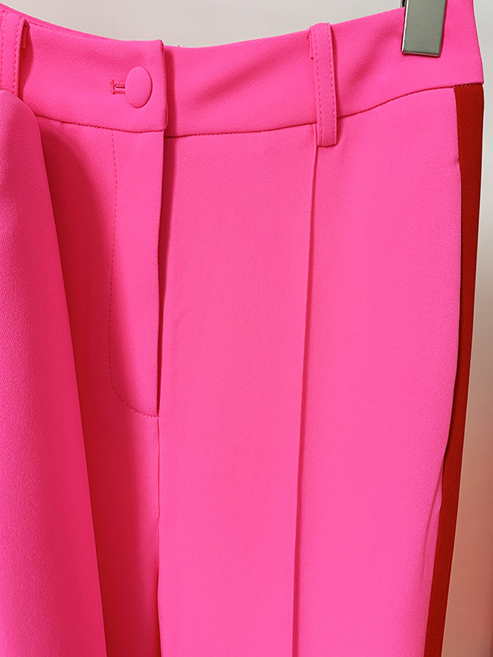 Conjunto de blazer y pantalón PETELE en rosa y rojo