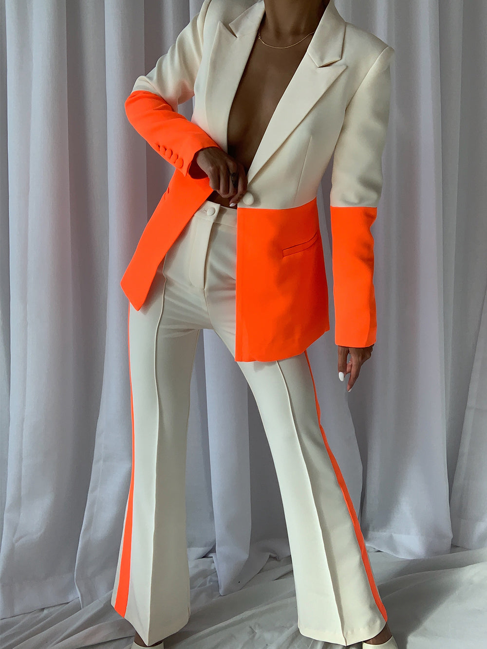 PETELE – Blazer- und Hosenset in Orange 