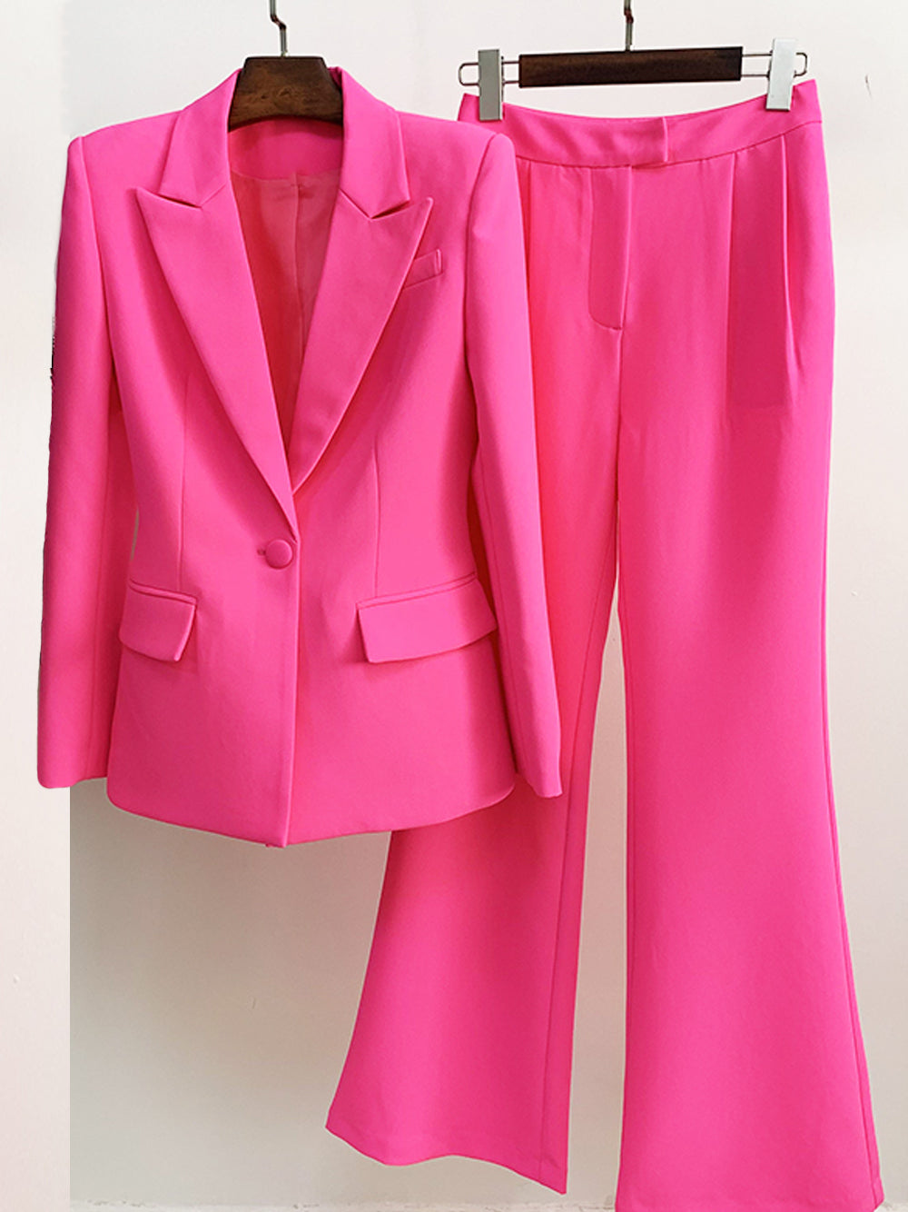 Conjunto de blazer y pantalón acampanado NAOMA en rosa