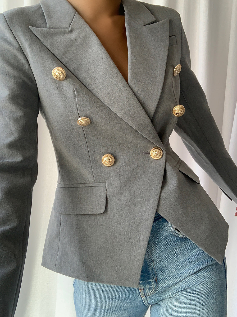 Blazer cruzado en gris pálido