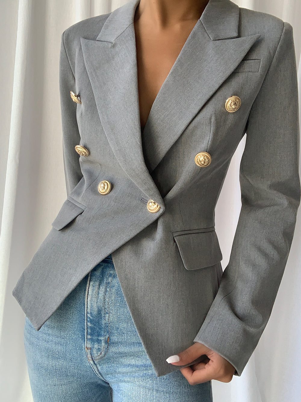 Blazer cruzado en gris pálido