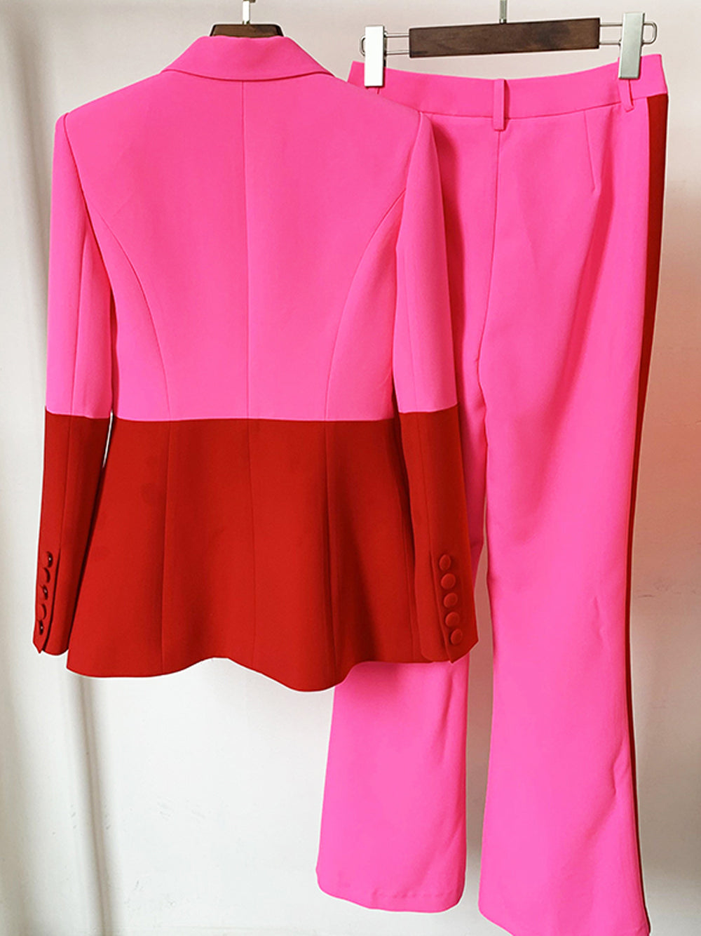 Conjunto de blazer y pantalón PETELE en rosa y rojo