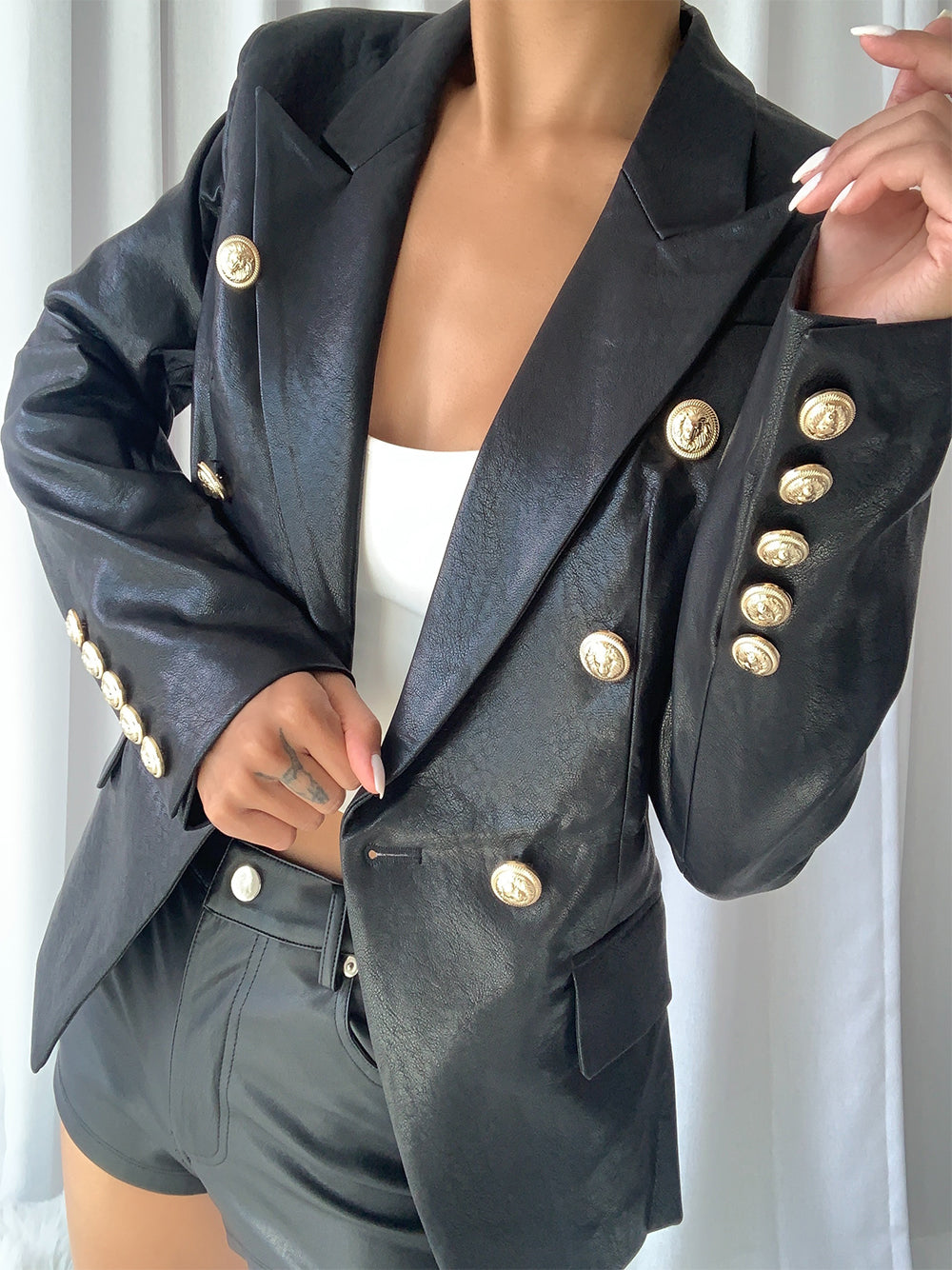 Blazer de cuero cruzado