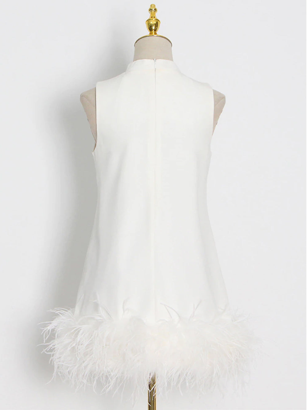 Vestido mini PIUME con plumas en blanco