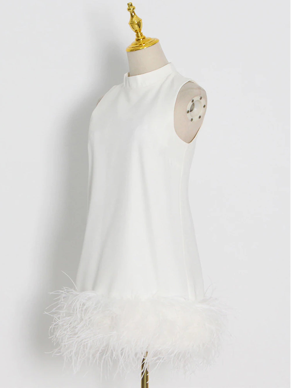 Vestido mini PIUME con plumas en blanco