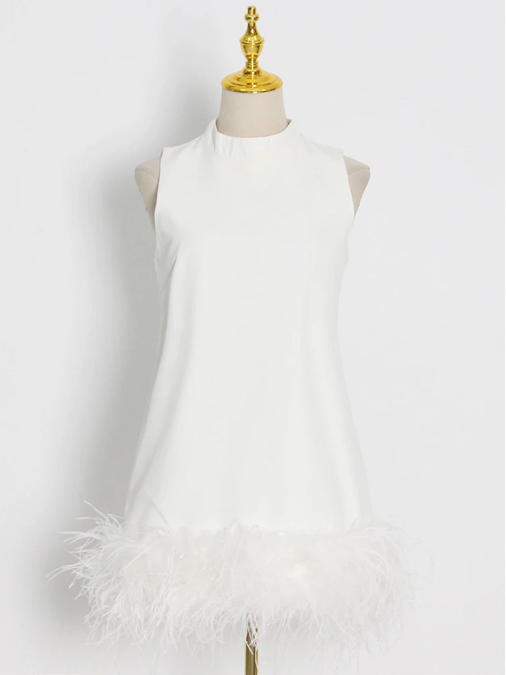 Vestido mini PIUME con plumas en blanco