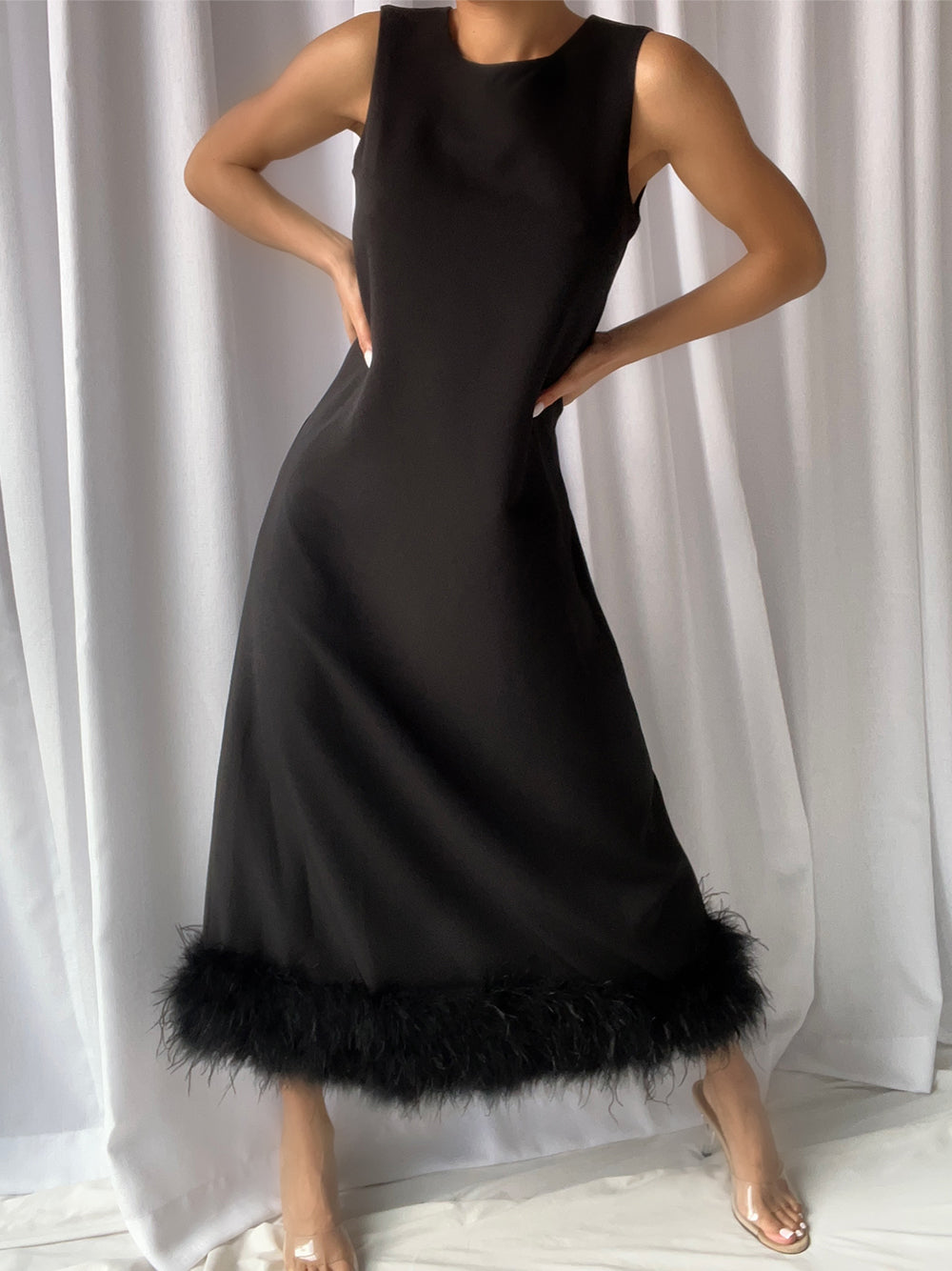 PIUME – Maxikleid mit Federn in Schwarz