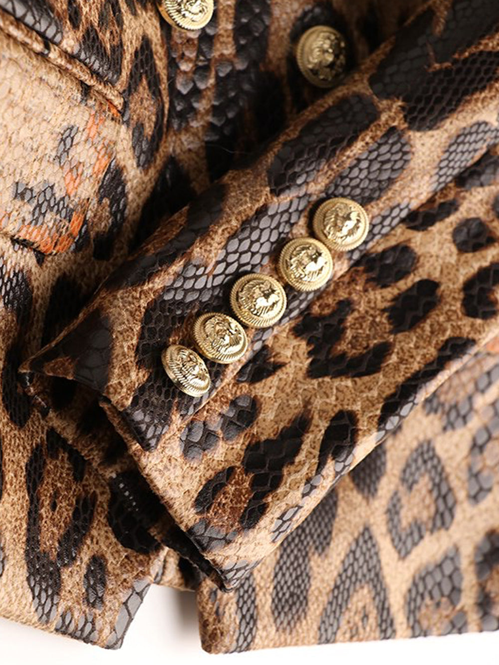 Chaqueta de cuero de leopardo con doble botonadura 