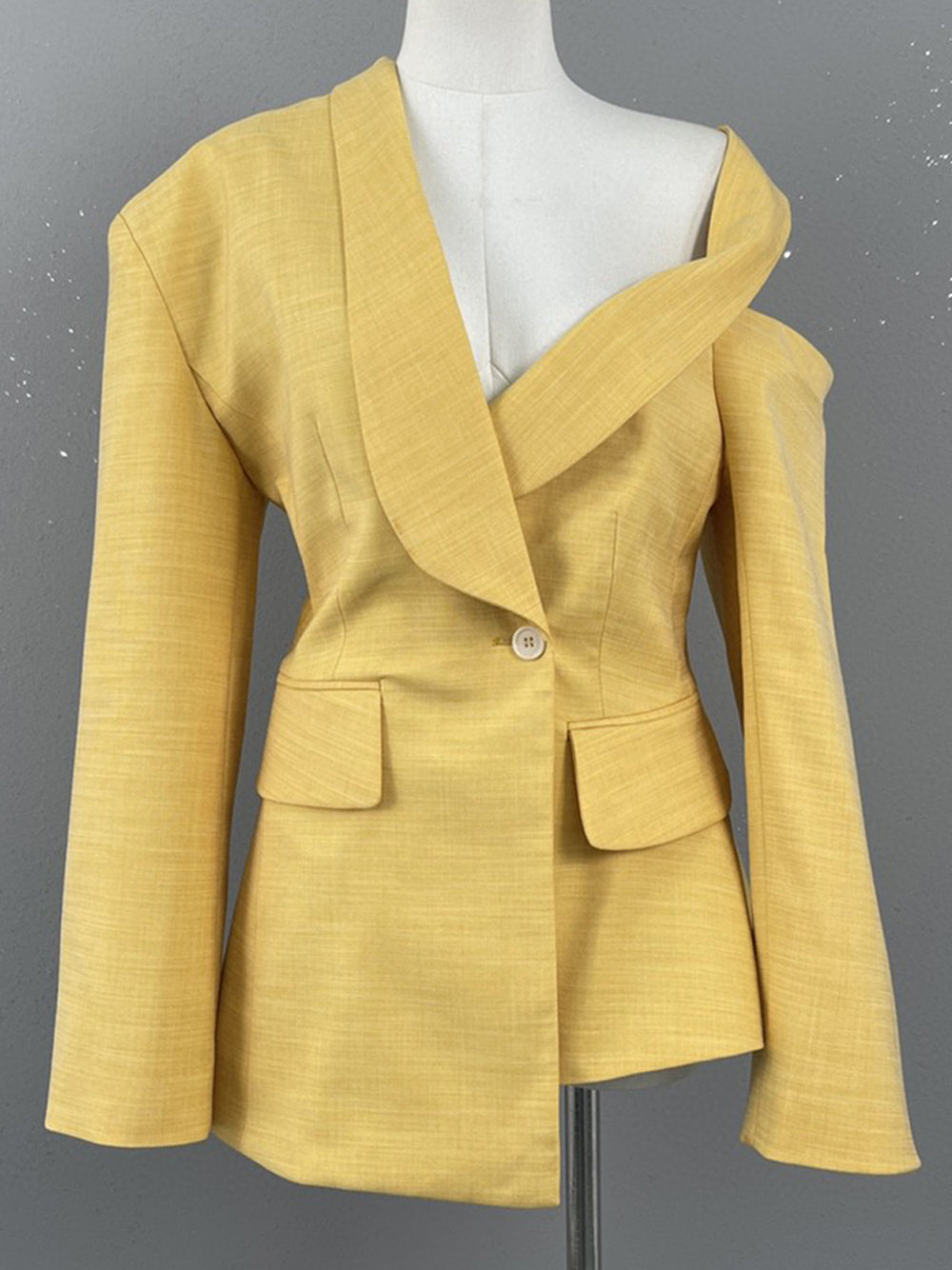 Blazer asimétrico DEIDE en amarillo