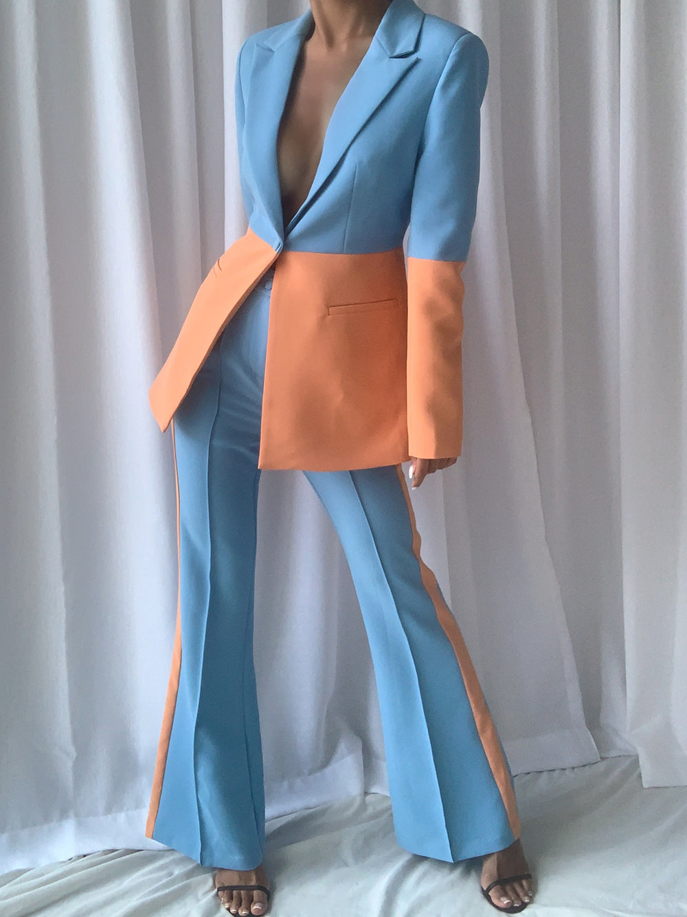 PETELE Blazer- und Hosenset in Blau und Orange