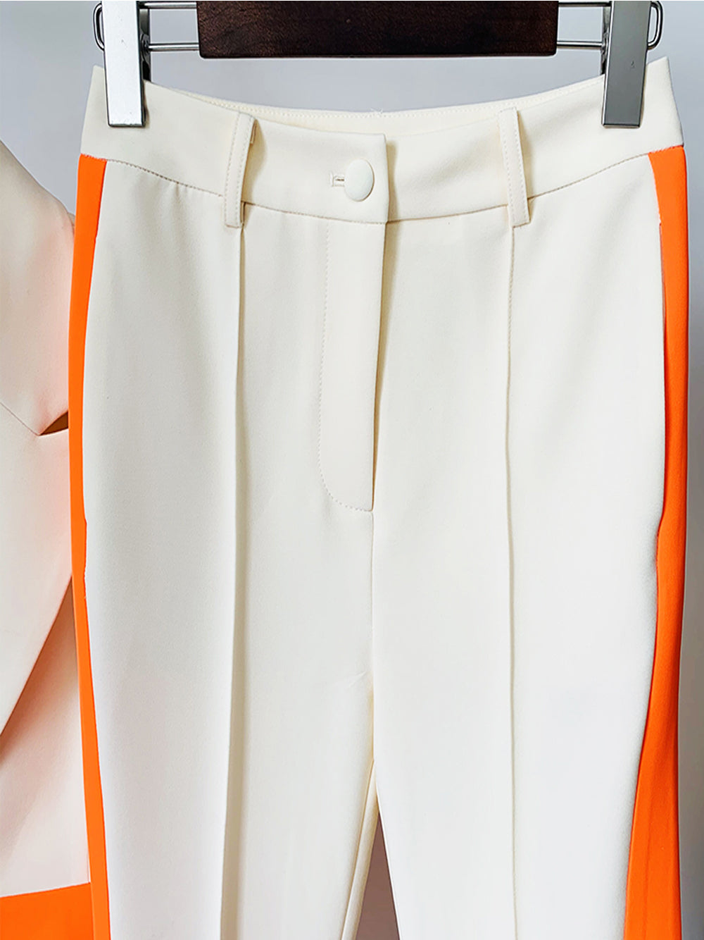 Conjunto de blazer y pantalón PETELE en naranja