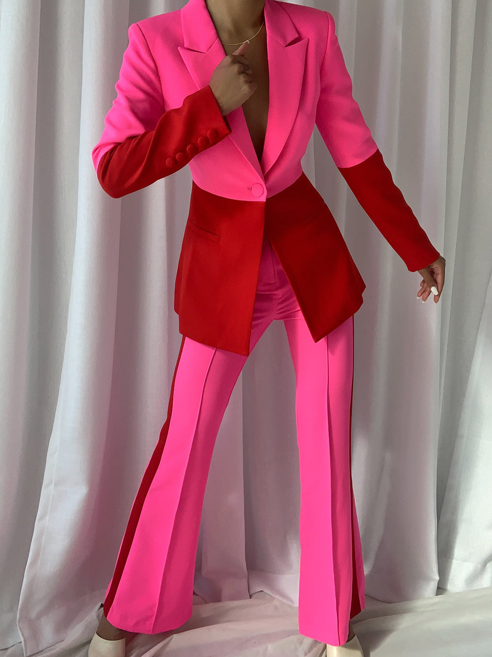 PETELE – Blazer- und Hosenset in Pink und Rot