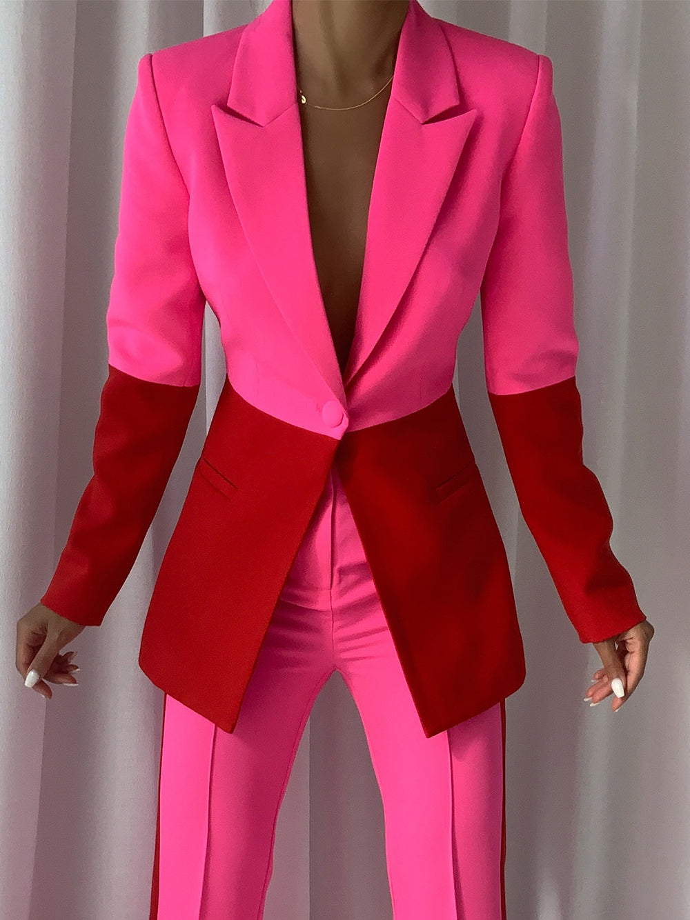 PETELE – Blazer- und Hosenset in Pink und Rot