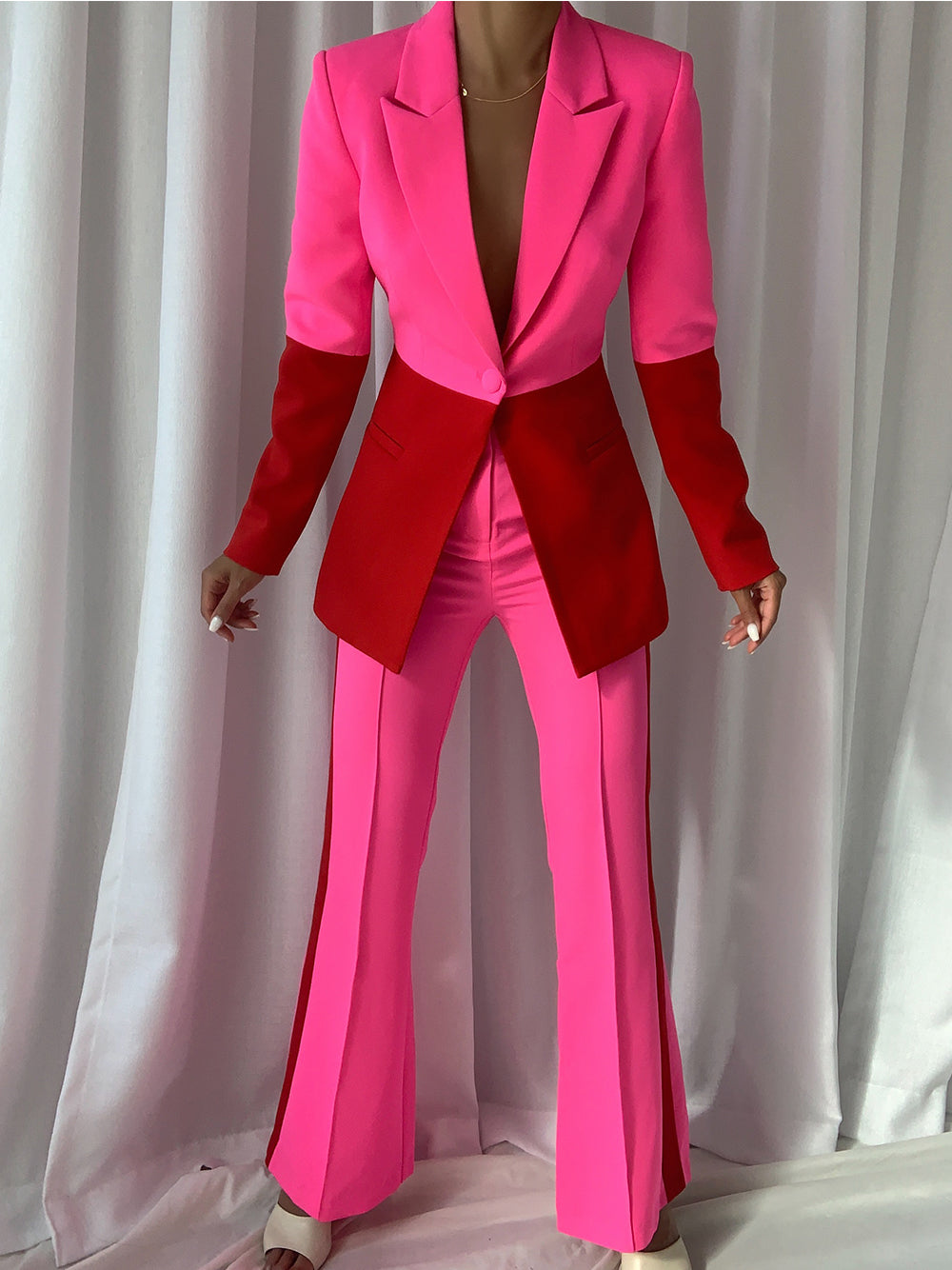 PETELE – Blazer- und Hosenset in Pink und Rot