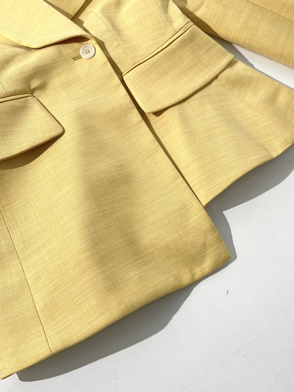 Blazer asimétrico DEIDE en amarillo