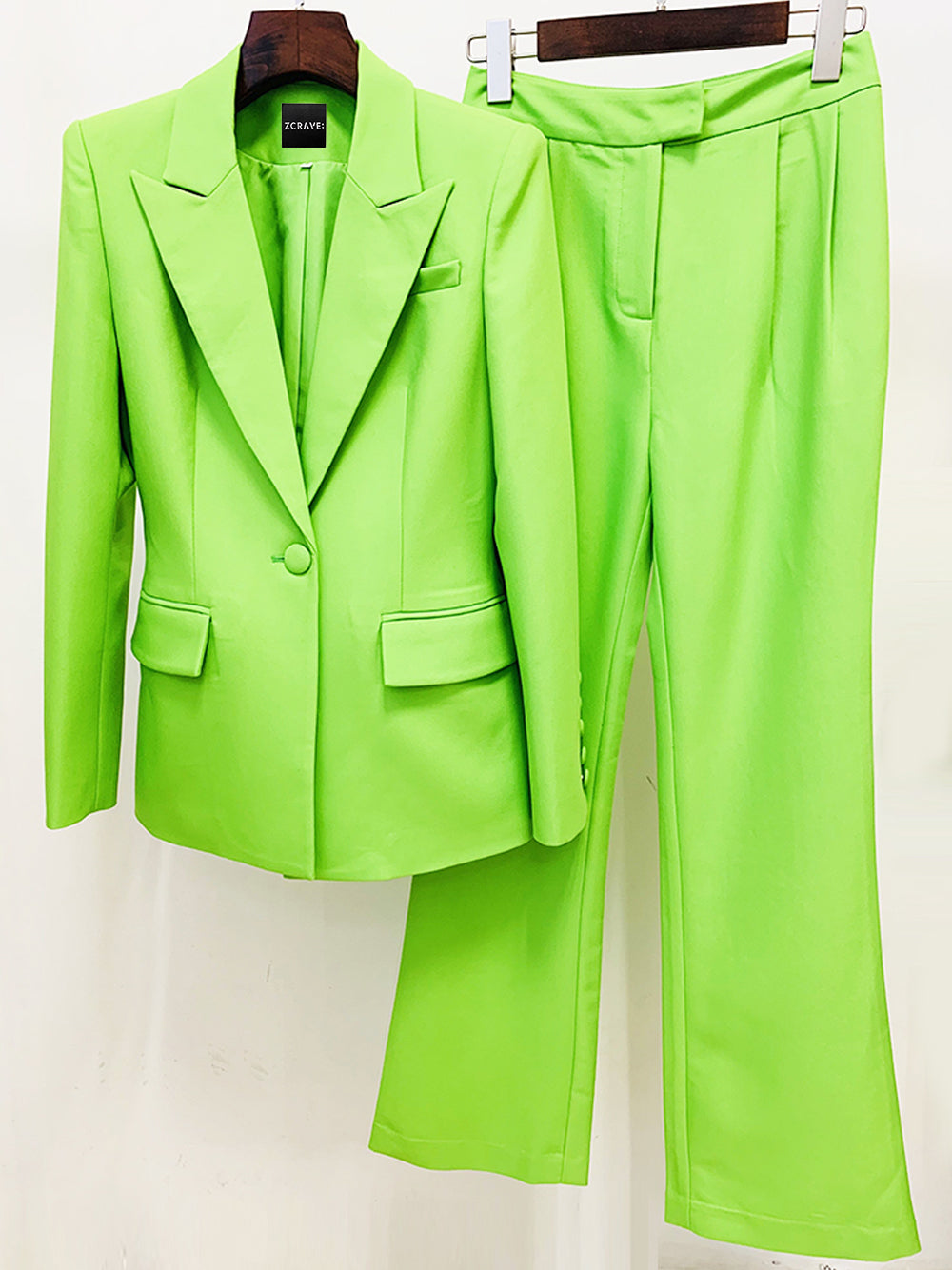 Conjunto de blazer y pantalón acampanado NAOMA en verde neón