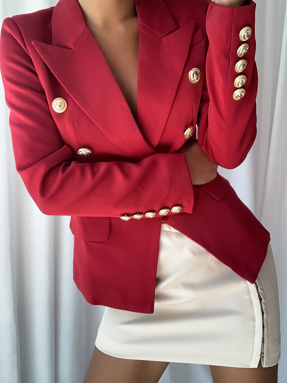 Zweireihiger roter Blazer