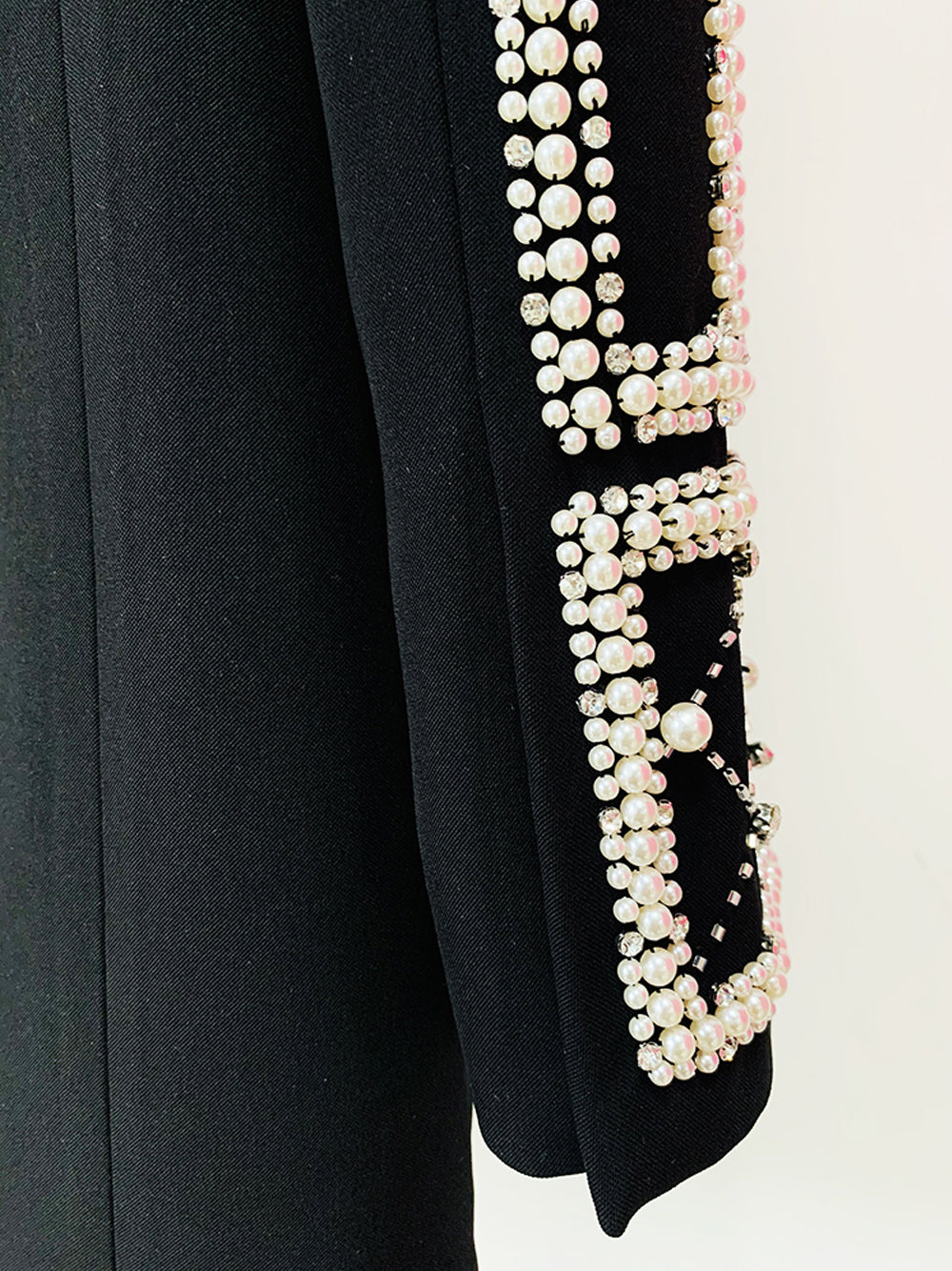 Vestido blazer con cuentas y perlas NAUTA en negro