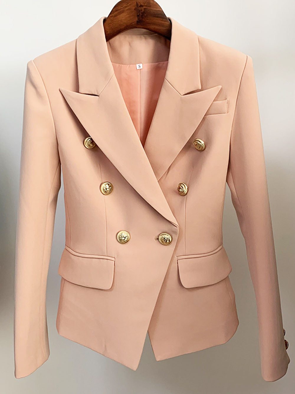 Blazer cruzado en color nude