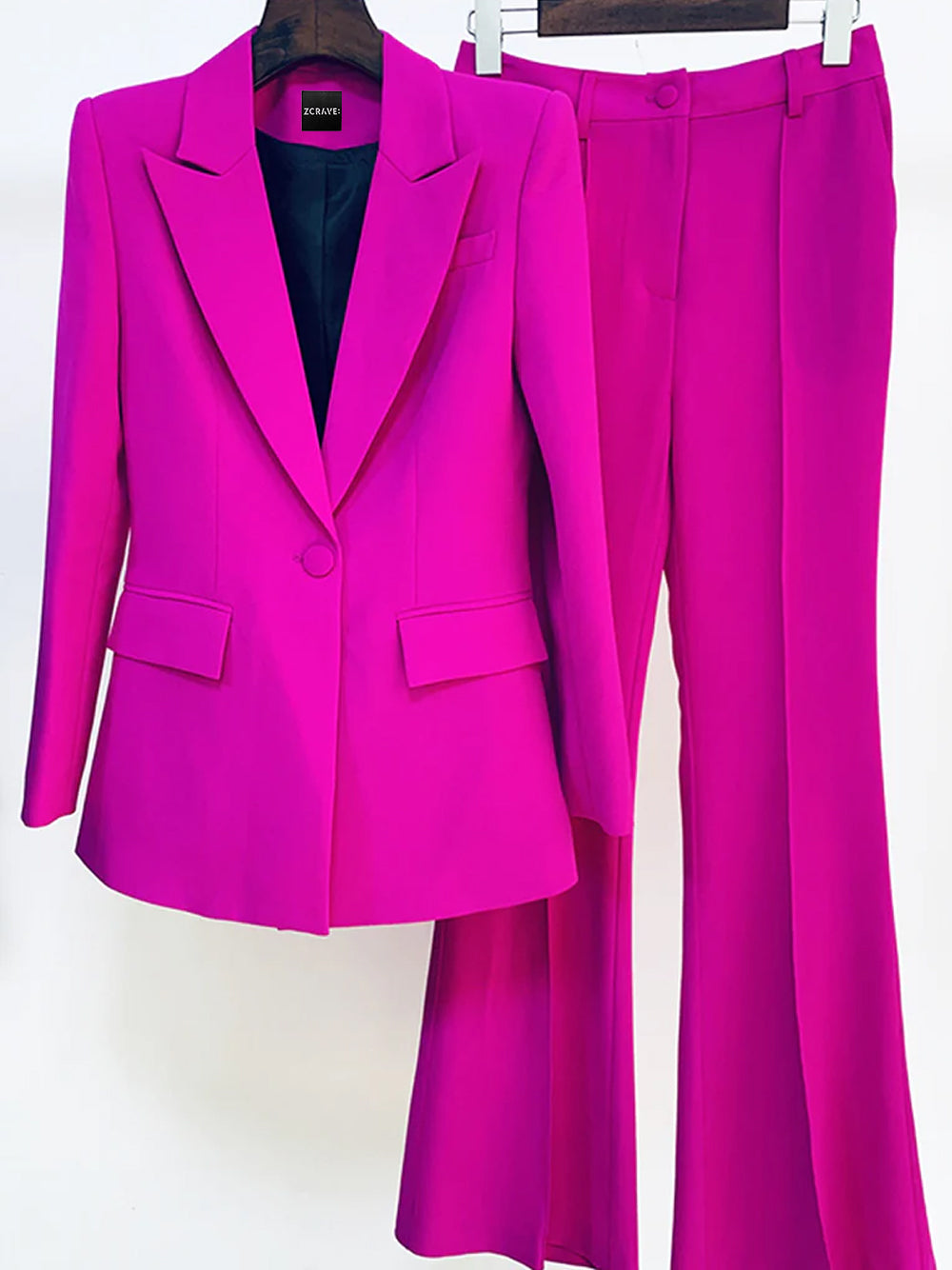 Conjunto de blazer y pantalón acampanado NAOMA en fucsia