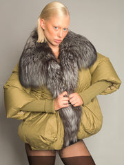 Pufferjacke mit Pelzbesatz in Khaki und Grau