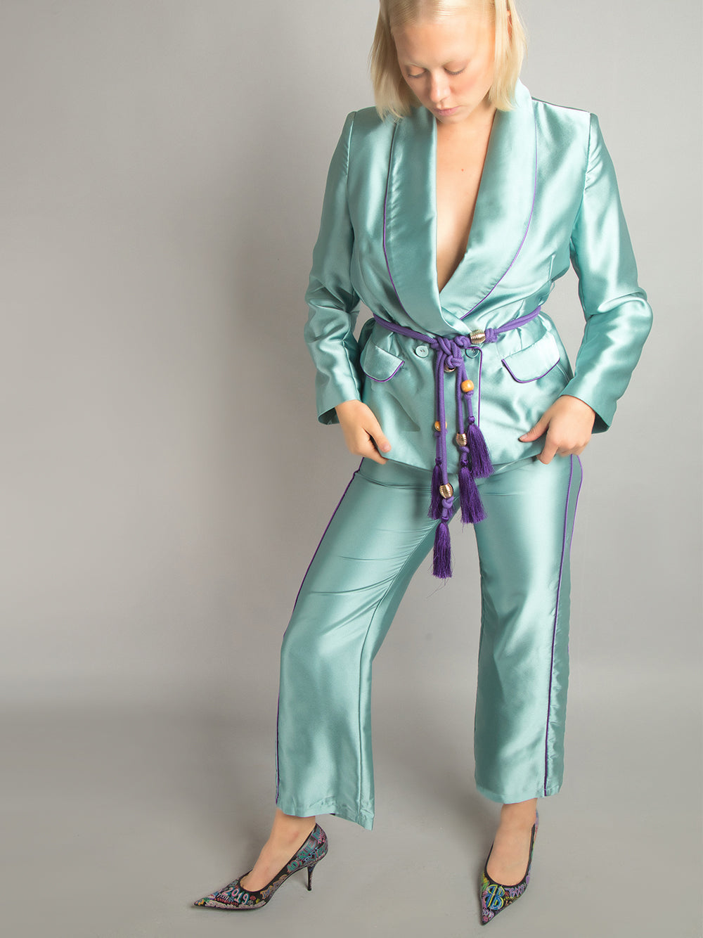 Pyjama-Set aus Satinblazer und Hose in Türkis