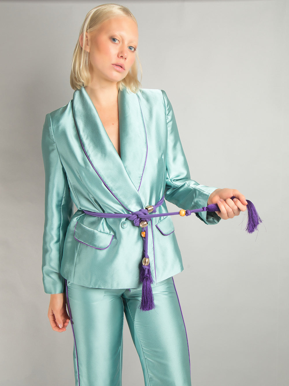 Pyjama-Set aus Satinblazer und Hose in Türkis