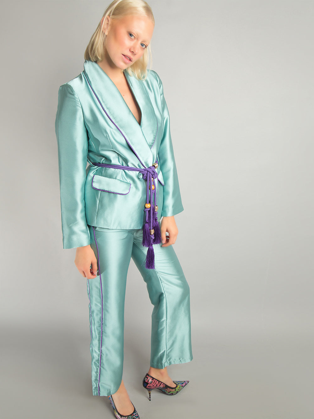 Pyjama-Set aus Satinblazer und Hose in Türkis