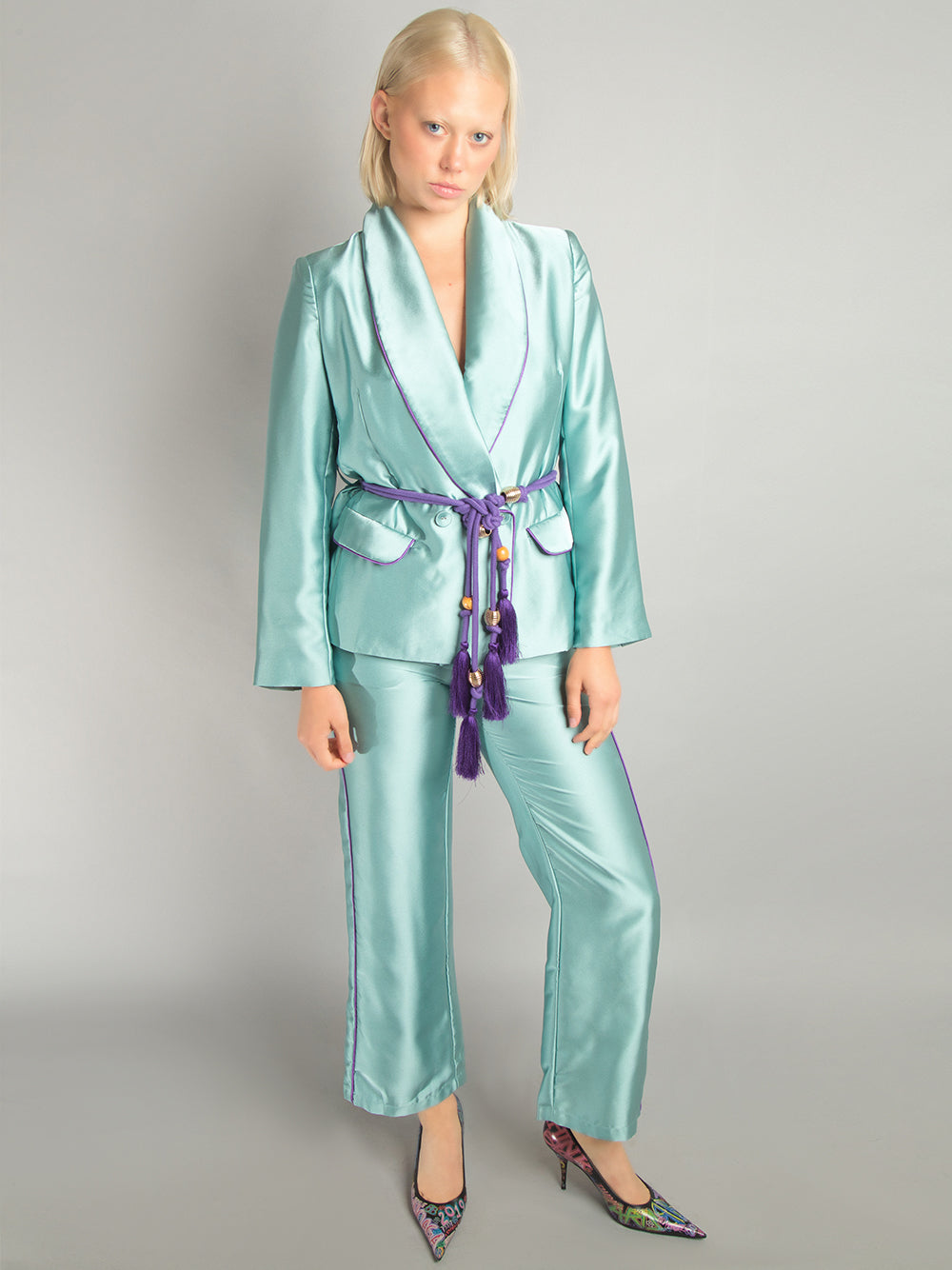 Pyjama-Set aus Satinblazer und Hose in Türkis