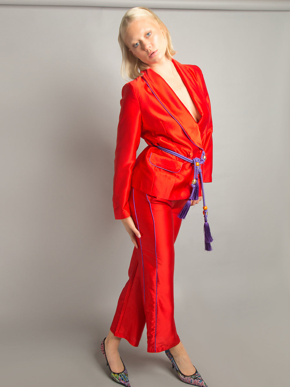 Pyjama-Set aus Satinblazer und Hose in Rot