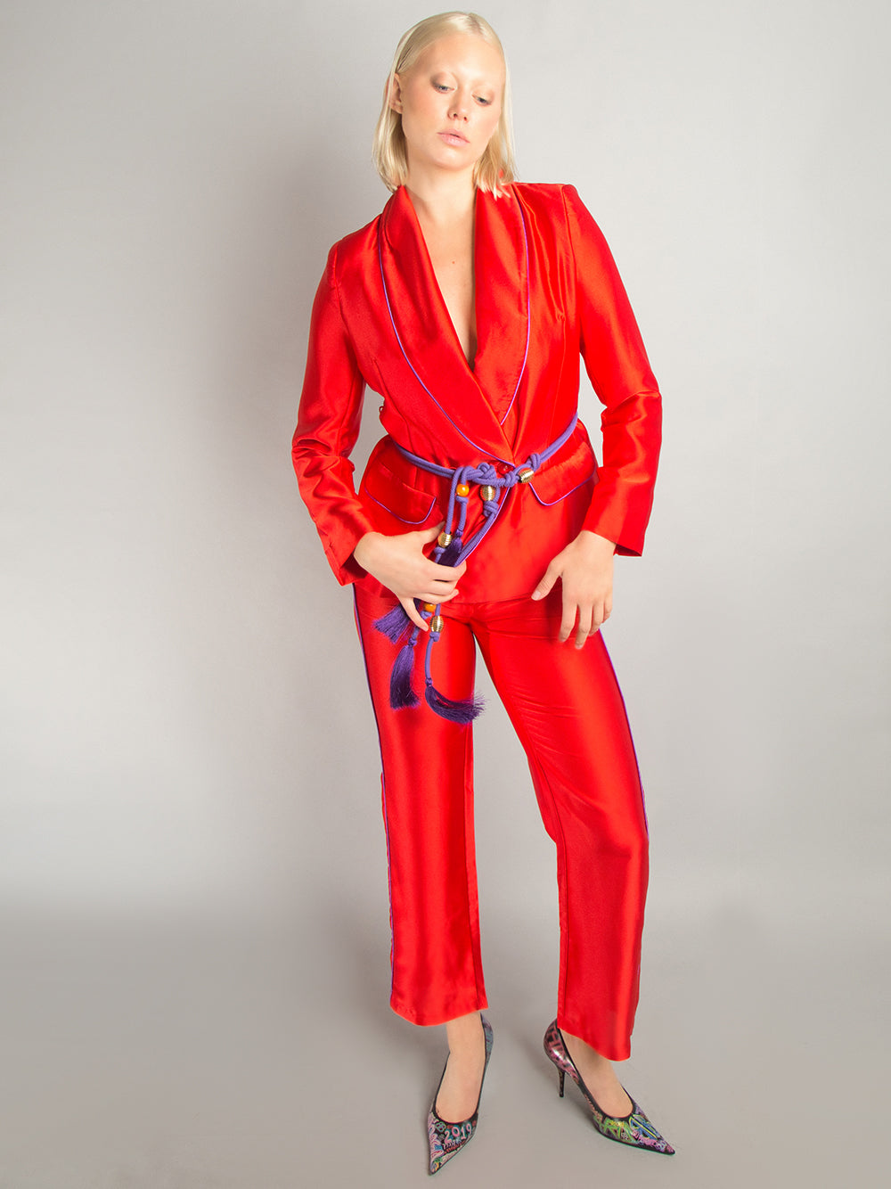 Conjunto de pijama de satén con blazer y pantalón a juego en rojo