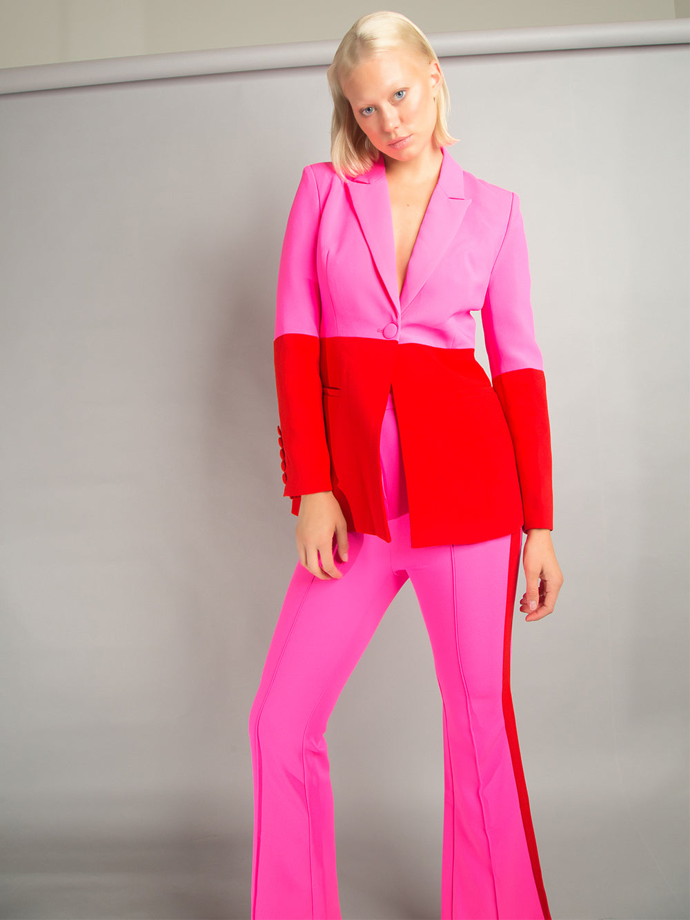 Conjunto de blazer y pantalón PETELE en rosa y rojo